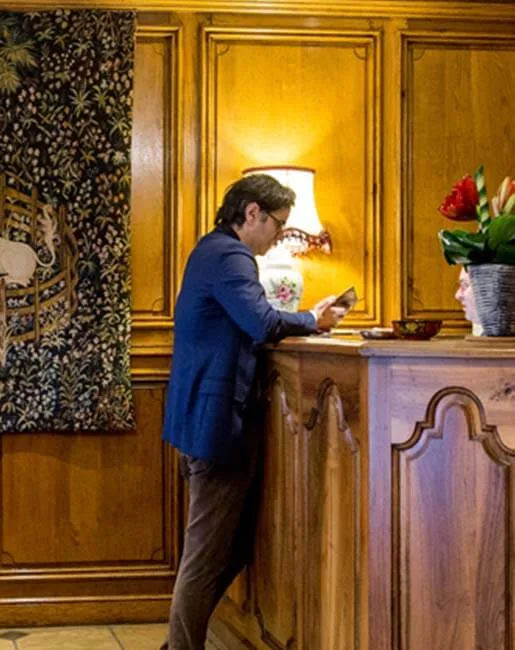 Services 1 Hotel Left Bank saint germain Reception detail jpg