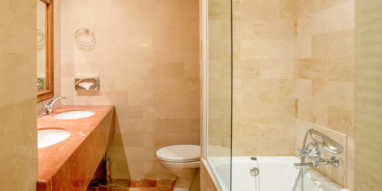 Camere Superior 12 Superior Room bathroom 5 Left Bank Saint Germain Hotel Paris jpg